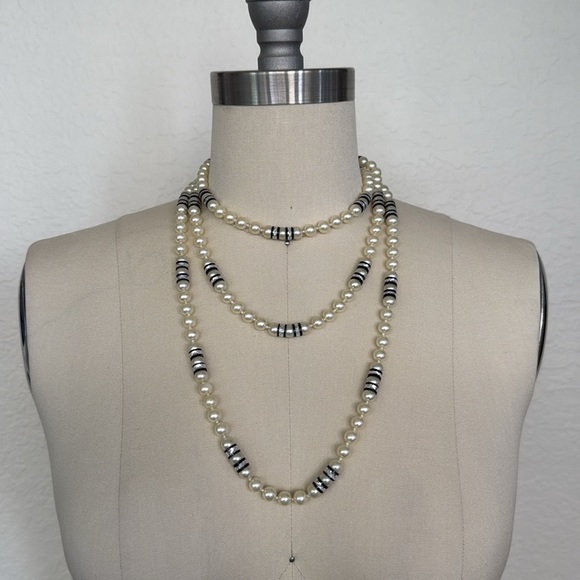 VINTAGE⚜️CLASSY Cultured Faux Pearl & Crystal Necklace - Picture 15 of 15